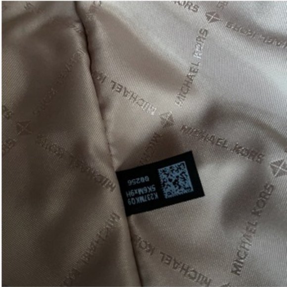 Michael Kors Charlotte Large Top Zip Tote - Picture 15 of 16